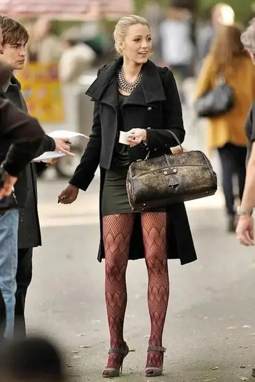 Serena van der Woodsen in black coat, green skirt, and peep-toe heels