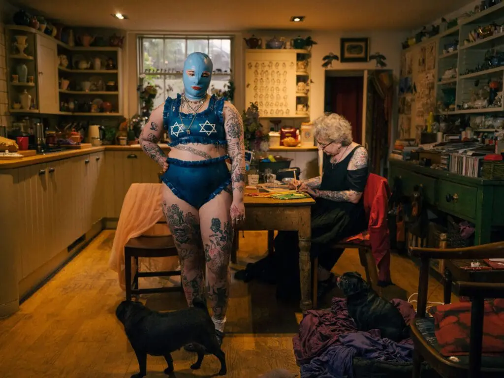 Mother-daughter duo in tattooed domestic scene