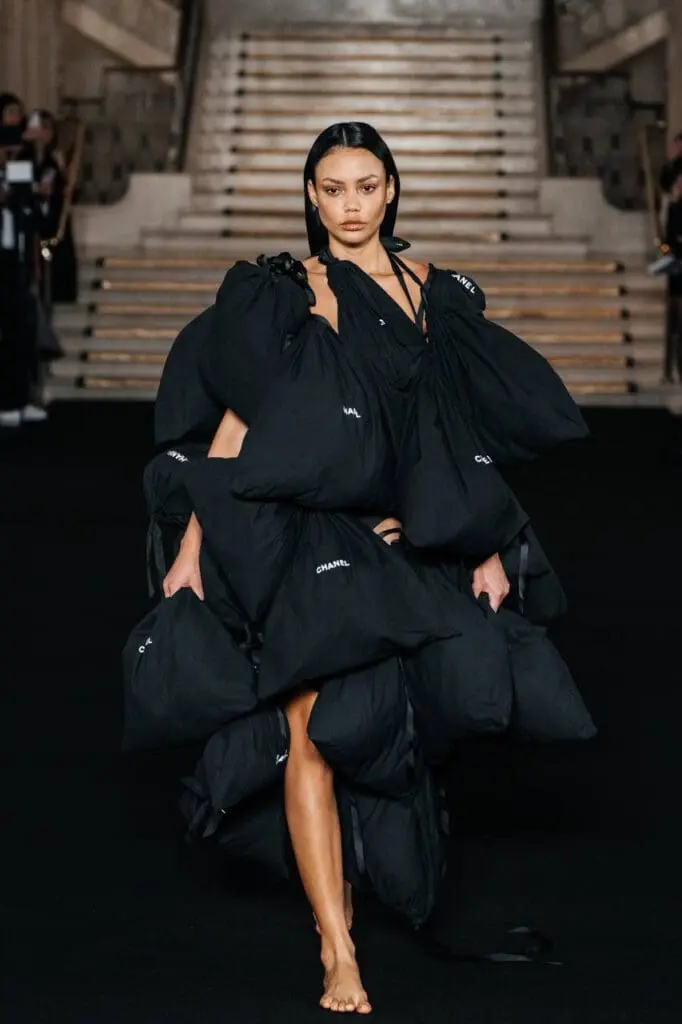 Voluminous black pillow dress with gathered puffs