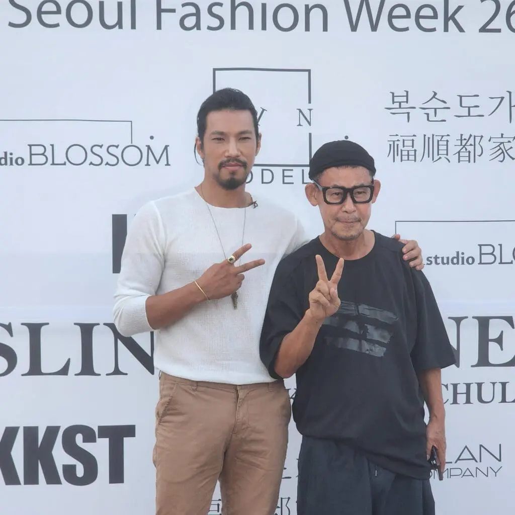 Kim Min front row at Sling Stone show Seoul Fashion Week