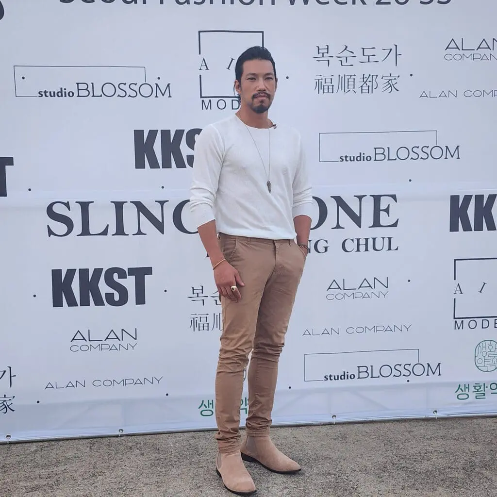 Kim Min posing at Sling Stone red carpet Seoul Fashion Week