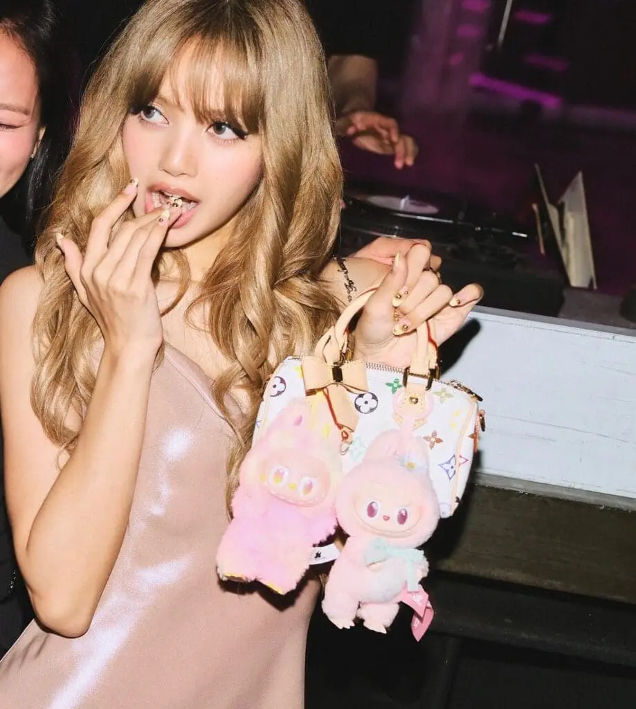 Lisa BLACKPINK with Louis Vuitton bag and Labubu