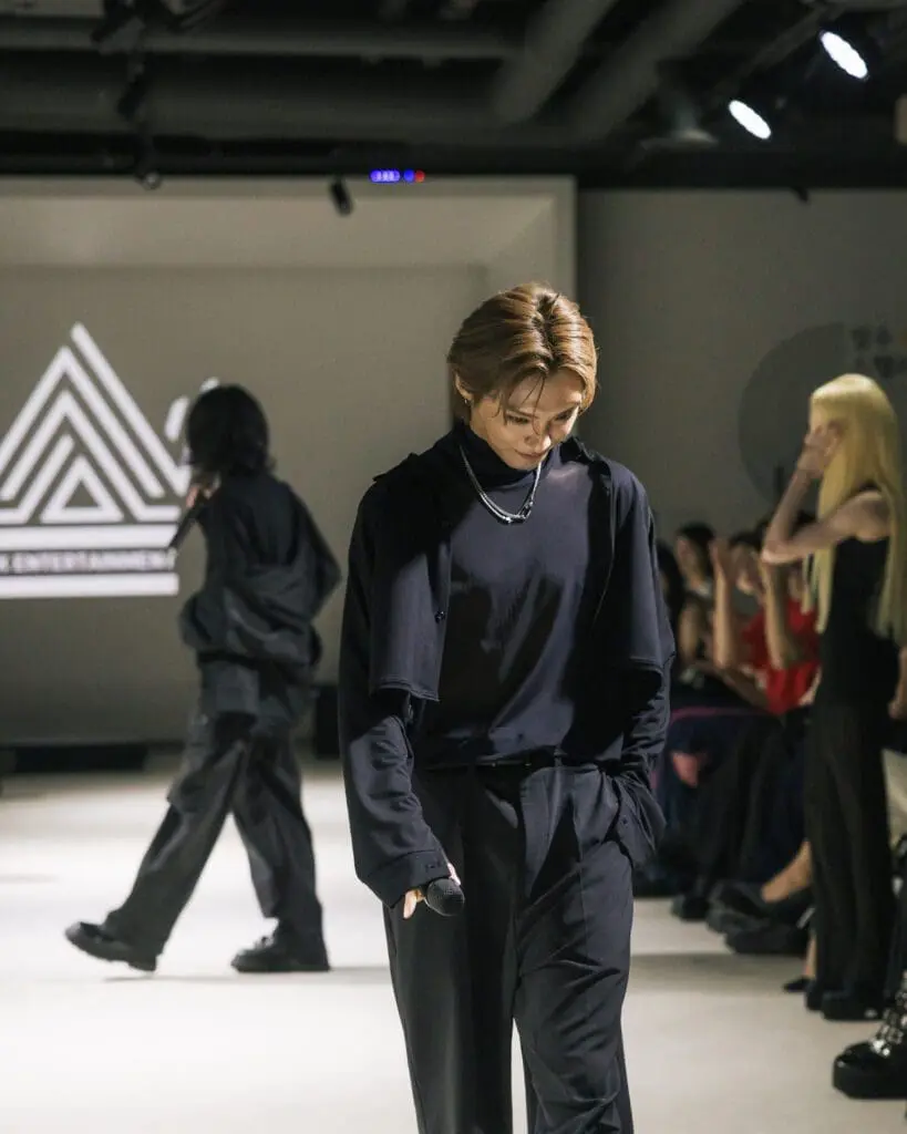 Male model in black outfit Milan Loves Seoul SS26 Seoul