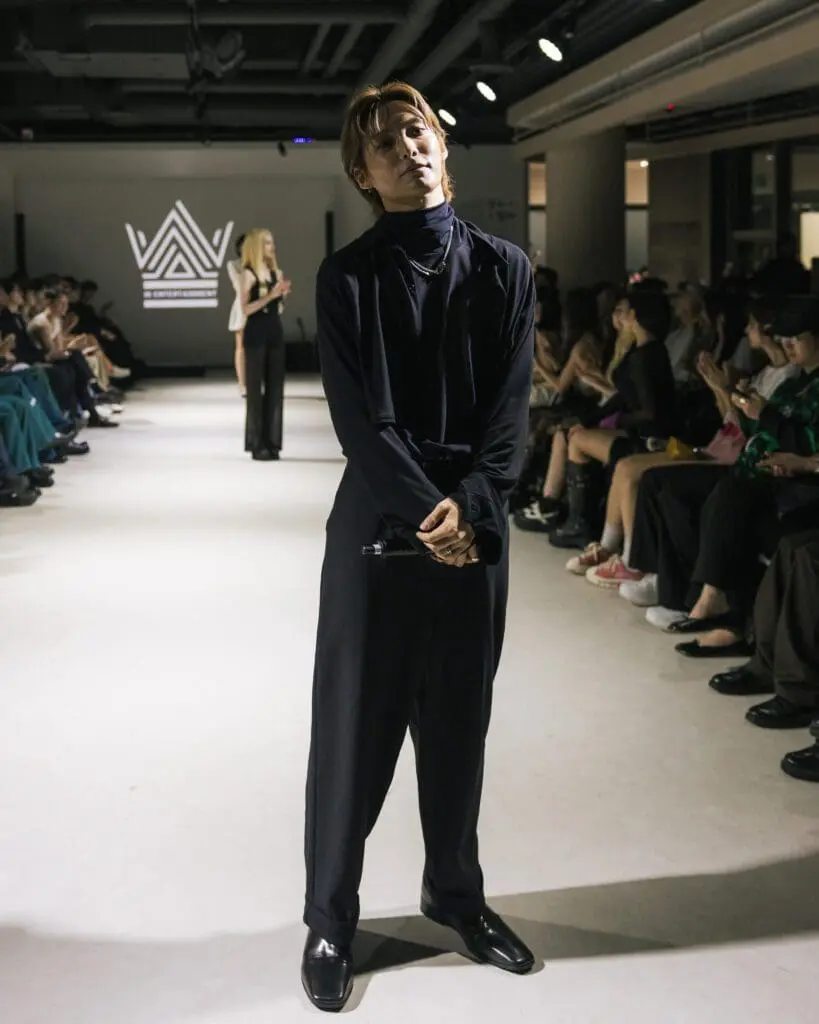 Model in navy look at Milan Loves Seoul runway SS26 Seoul