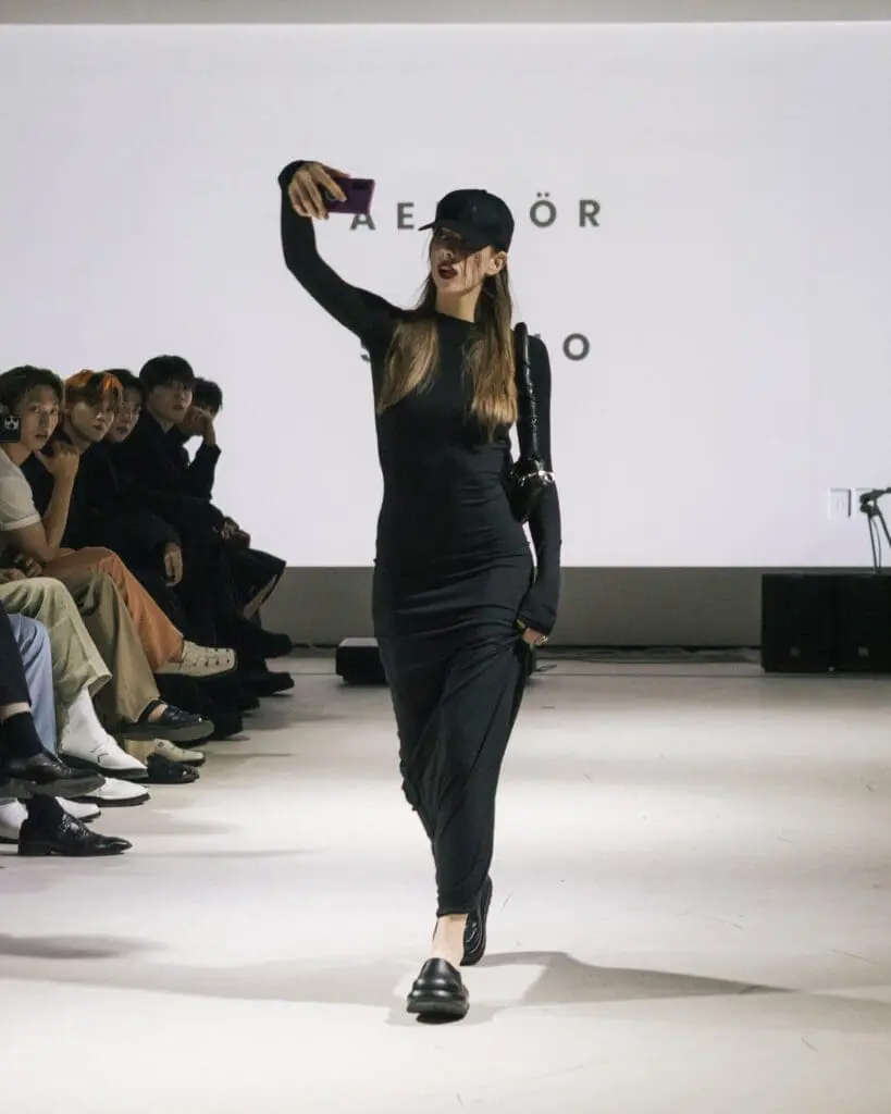 Model in black set on Milan Loves Seoul SS26 runway