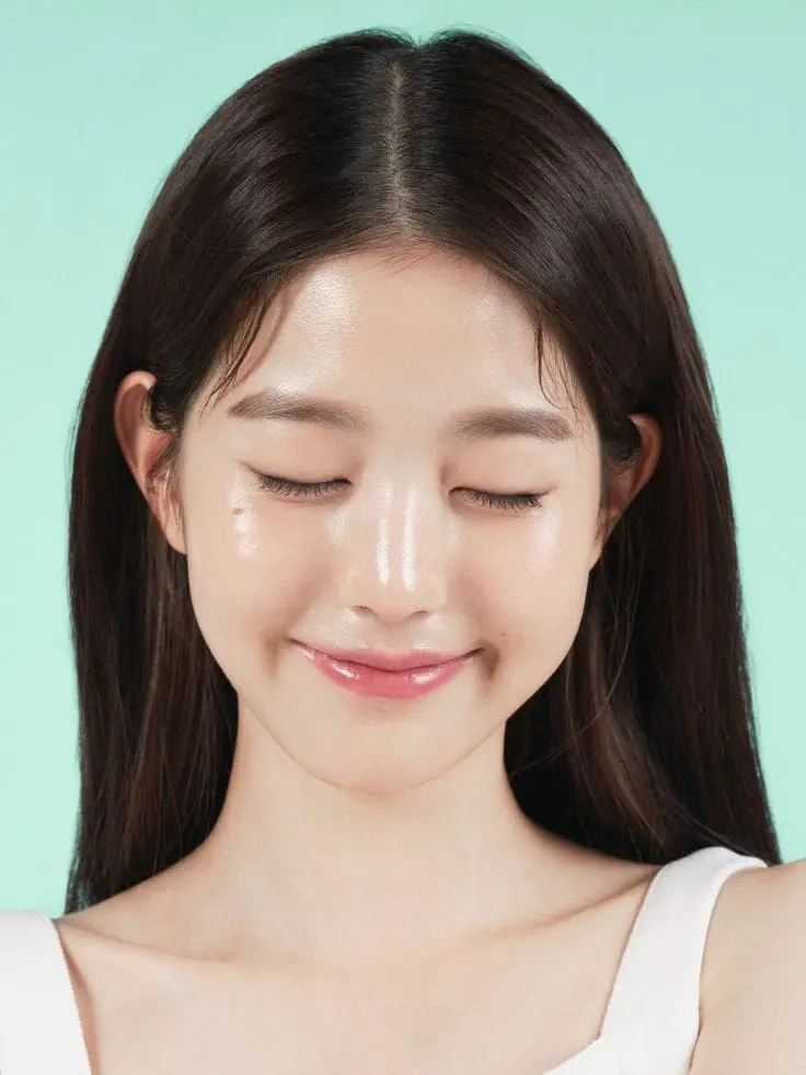 IVE Wonyoung K-Beauty model glass skin look