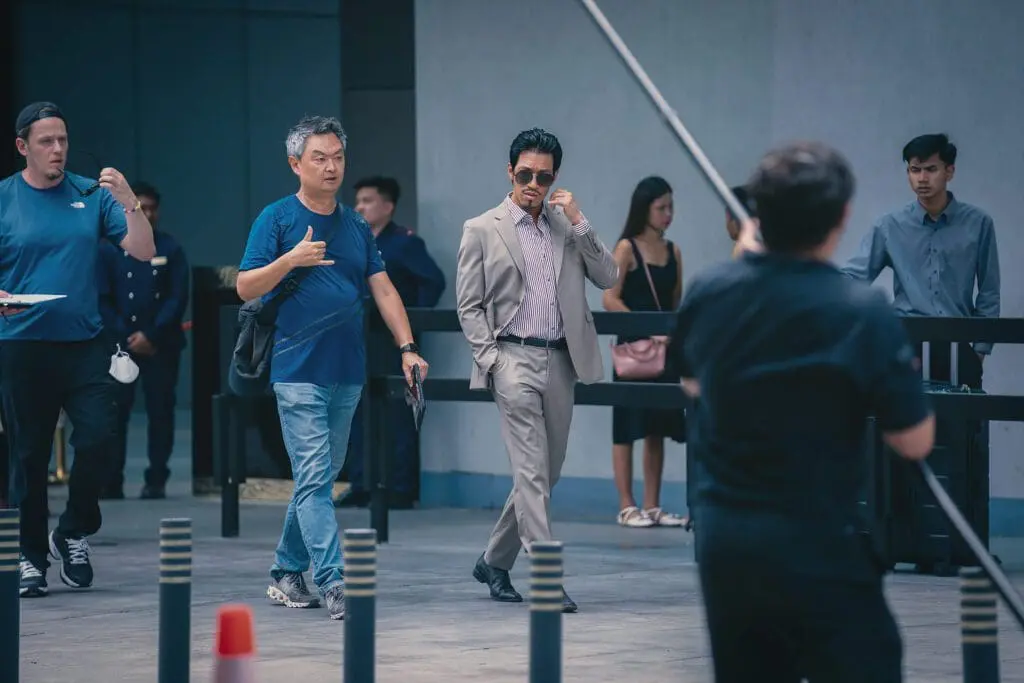 Director Yoon-sung Kang with film crew planning a scene