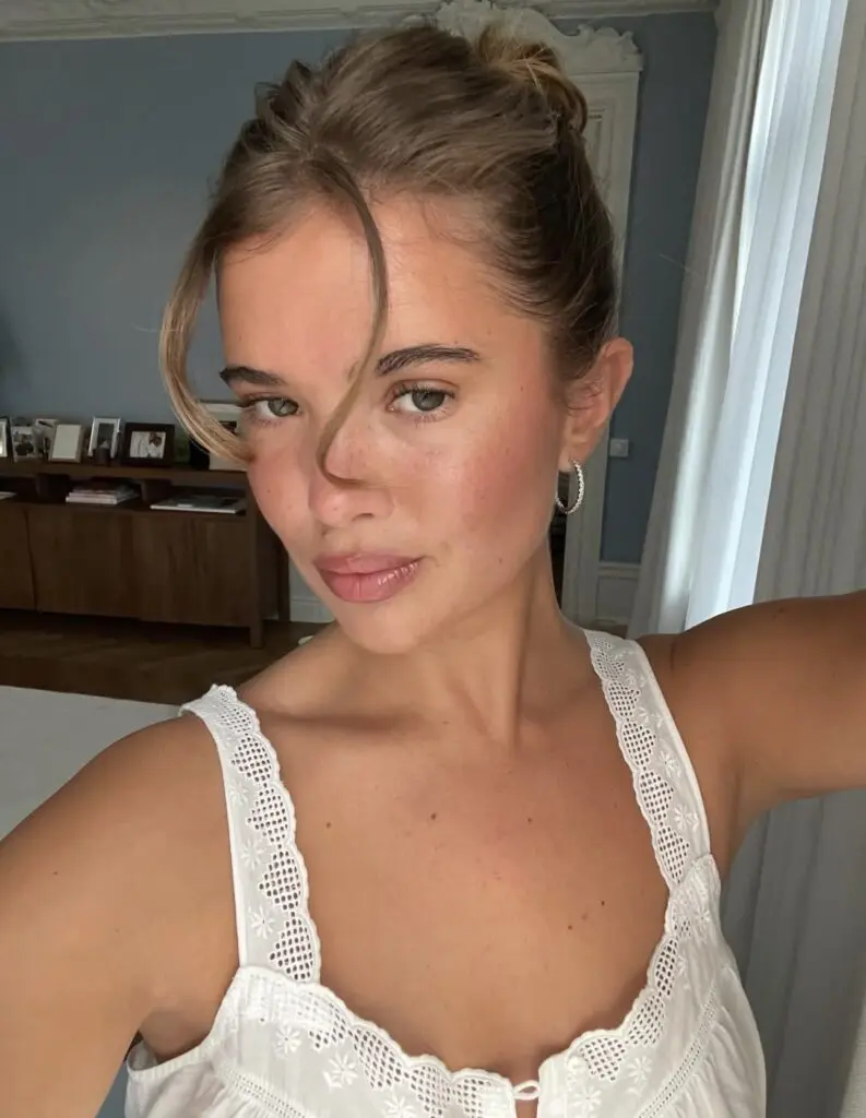 glowy skin selfie with peach blush and minimal base