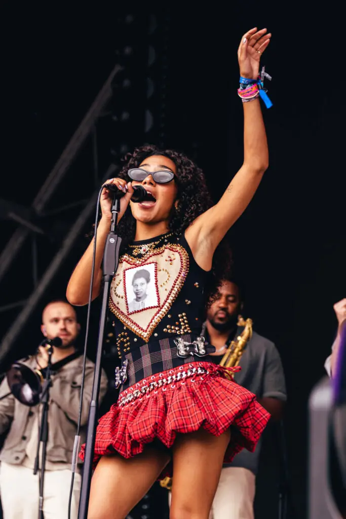 Olivia Dean live in tartan mini skirt and corset top